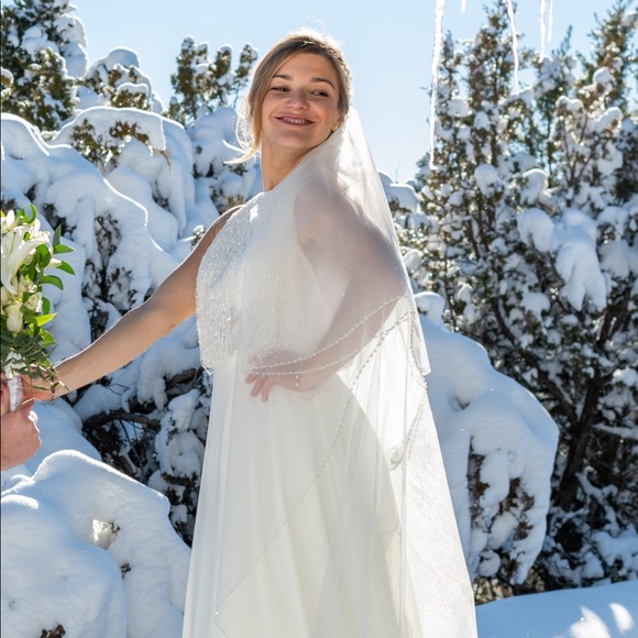 FLOWER DREAM A-line wedding dress, veil+hair decor - Picture 5 of 11